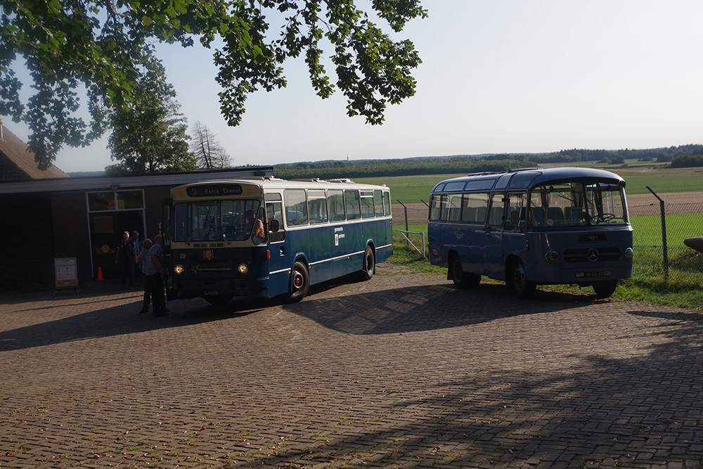 SVA bussen bij Museum Deelen